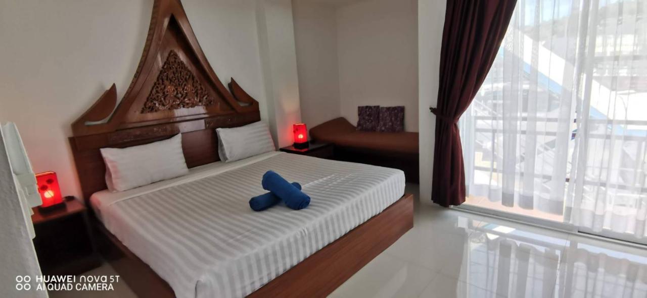 Sure Guesthouse Kamala Beach Exterior photo